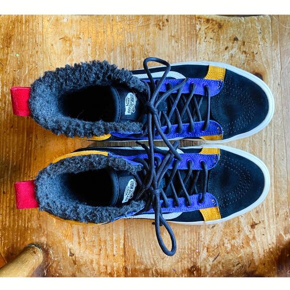 Vans Sk8-Hi 46 MTE DX High Top
Suede / Faux Fur Sneaker, Men’s 7.5 / Women’s 9 - Picture 3 of 7